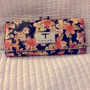 Tahari wallet